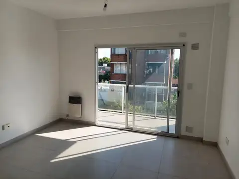 DOS AMBIENTES ( SEMI PISO)  - EXCELENTE - UBICACION INMEJORABLE 