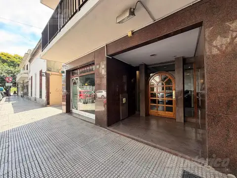 Departamento 2 dormitorios  con cochera fija y cubierta en venta en Caballito