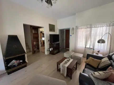 Casa en Venta con 3 cocheras