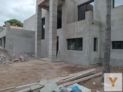 Casa en venta - 5 Dormitorios 4 Baños - Cochera - 815Mts2 - Pinamar