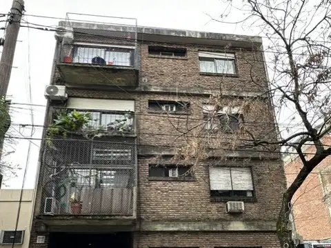 DEPARTAMENTO 2 AMBIENTES P.B. CON JARDIN