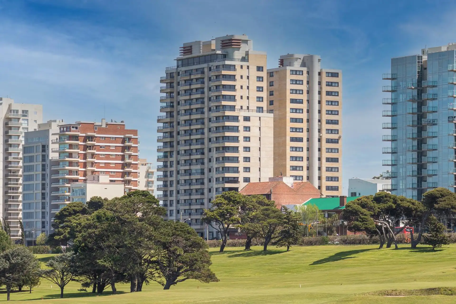 Departamento de categoría, con vista al Golf y al mar.