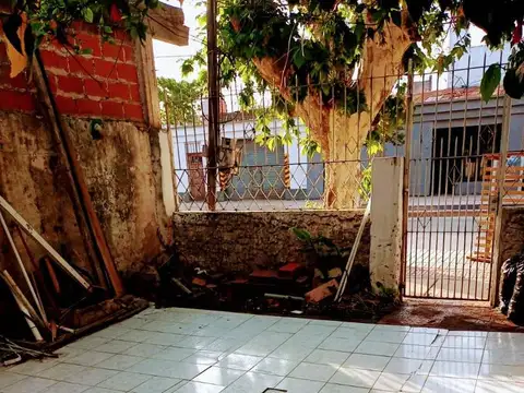 Baroni e/ Avenida Perón y Suiza