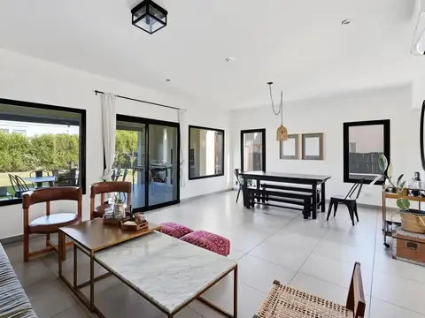 Casa 5 ambientes con 2 baños