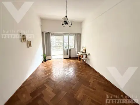 Tres ambientes con dependencia, balcón y baulera. Edificio Racionalista. Uruguay y Juncal