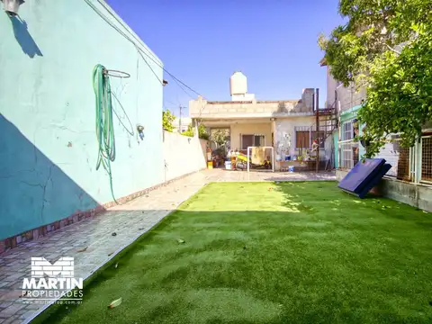 Casa en Venta de 4 Ambientes en Martinez con Jardín y Cochera