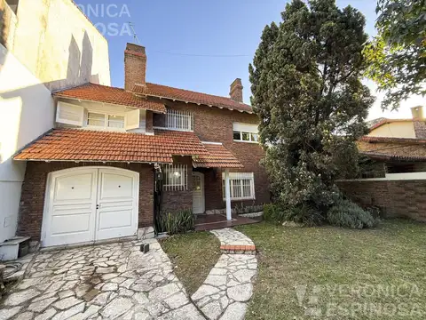 Casa de seis ambientes en venta, en Haedo Sur