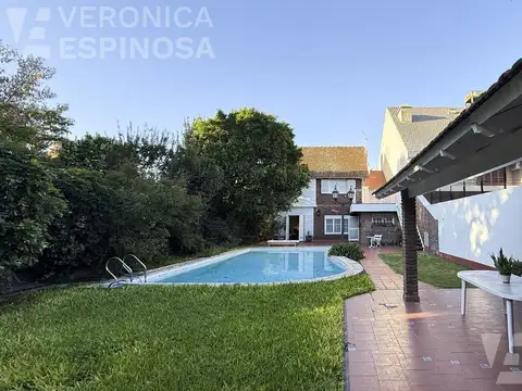 Casa de seis ambientes en venta, en Haedo Sur