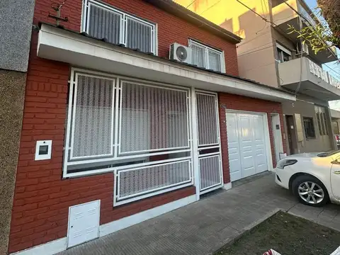 Excelente CASA de 2 Dorm. en Barrio Belgrano!