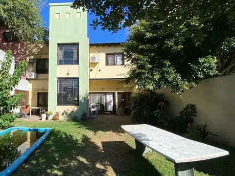 Venta casa Florida Oeste 4 dormitorios parque y pileta