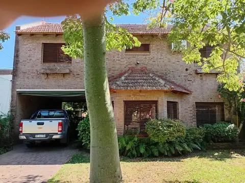 Casa en dos alturas en Calle 36  Entre 3 y 7