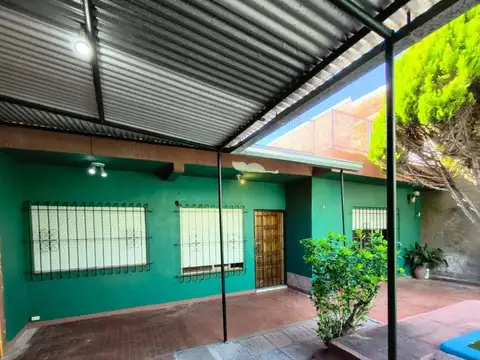 Casa en alquiler - 5 amb. - Salvador Cetra 1933