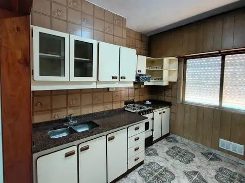 Casa en alquiler - 5 amb. - Salvador Cetra 1933