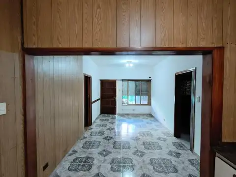 Casa 5 ambientes con 2 baños