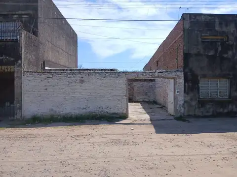 CASA A REFACCIONAR A 2 CUADRAS DE BOULEVARD