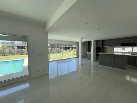 Casa en Alquiler de 4 dormitorios