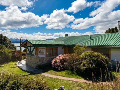 Casa sobre costa de lago nahuel huapi bariloche