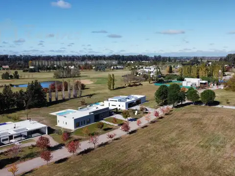 Av. Fernández Beschtedt