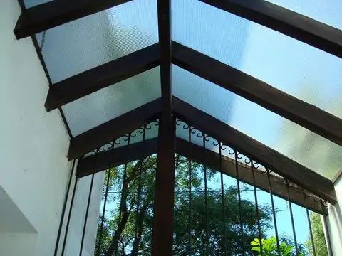 Venta casa de 5 ambientes en Punta Chica -