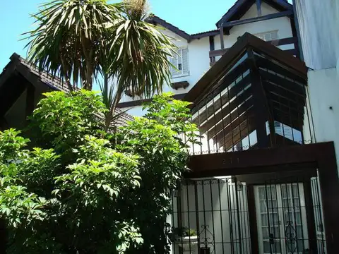 Exelente casa en Venta en Punta Chica a metros de Av. Libertador