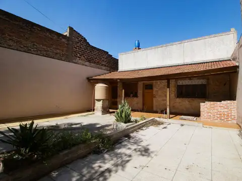 Venta Casa 3 amb c/ cochera y patio c/ parrilla- ACEPTA PERMUTA