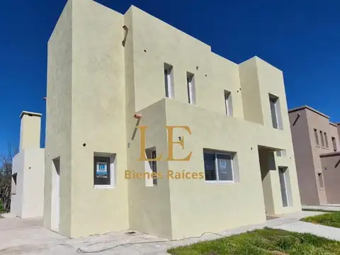 Venta casa en Pilar del este, Santa sofía