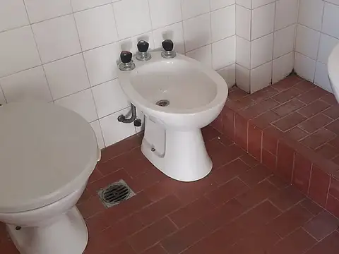 Venta ambiente frente a Est. Sarandí, Avellaneda