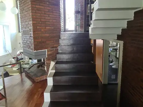Casa 5 ambientes con 4 baños