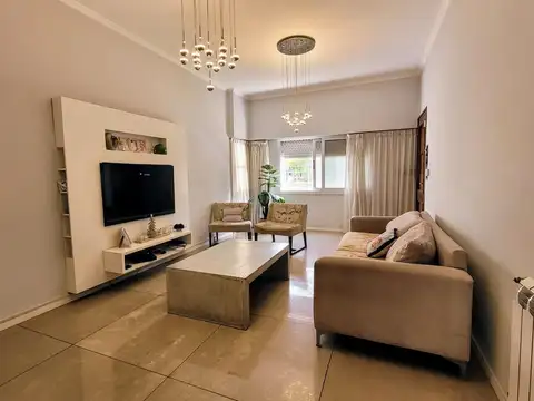 Casa 5 ambientes con 4 baños