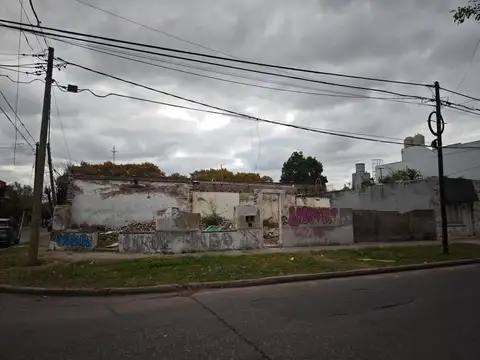 PROPIEDAD DEMOLIDA EN ESQUINA DE CASILDA Y DIAZ VELEZ