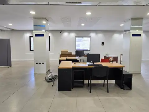 Oficina comercial en  José María Moreno y Rivadavia