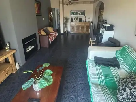 VENTA CASA 5 AMBIENTES CON LOCALES EN MORENO