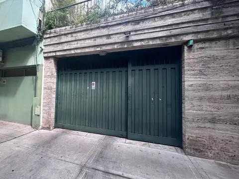 Cochera en venta en el barrio de Flores
