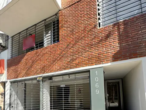 Oportunidad en Abasto: monoambiente luminoso con balcón al frente