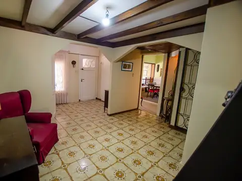 CASA TIPO CHALET EN VENTA CON PILETA Y GRAN PARQUE
