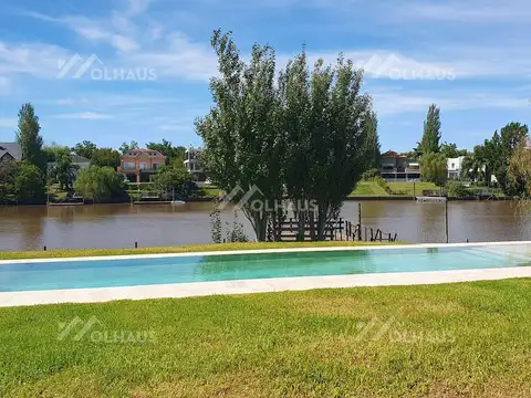 Casa en Alquiler con 4 cocheras