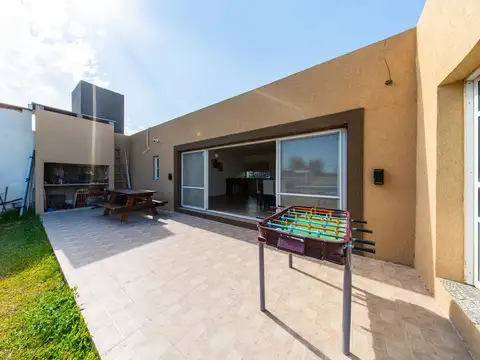 CASA EN VENTA PIÑERO DOS DORMITORIOS CON PILETA