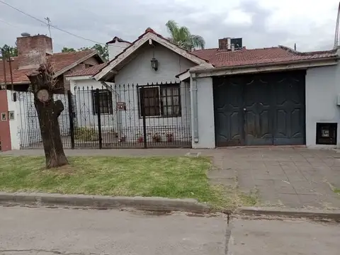 VENTA CASA 3 DORM GARAGE JARDIN A/REFAC HURLINGHAM