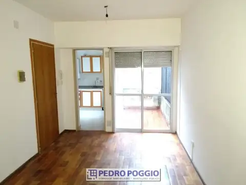 DEPARTAMENTO DE PASILLO DE 2 DORMITORIOS - MAIPU 1138