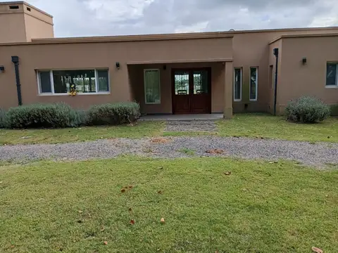 Casa 5 ambientes con 3 baños