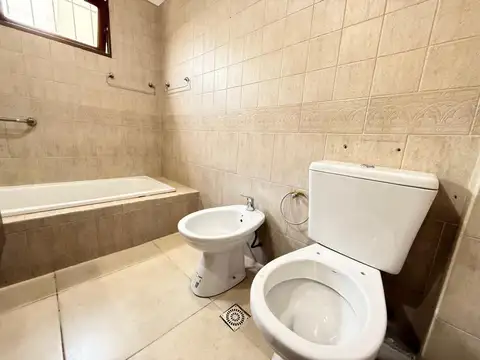 CHALET REFACCIONADO A NUEVO - APTO A CREDITO