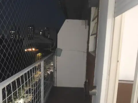 Departamento Tres ambientes, con balcon al frente en alquiler