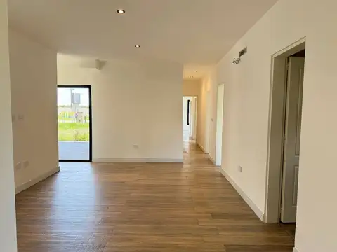 Casa 4 ambientes con 3 baños