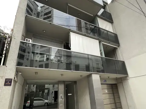 Alquiler de Impecable Monoambiente al Frente con Balcón – Zona Monumento