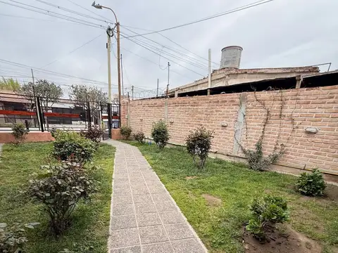 Casa 6 ambientes con 2 baños