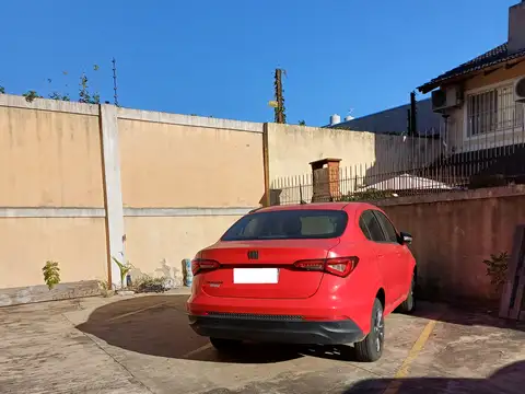 Departamento monoambiente en alquiler. 1er piso. Cochera fija. Bajas expensas. Exc. ubicación!