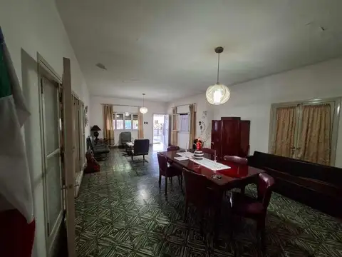 CASA EN AV. LIBERTADOR Y MEGLIOLI. RIVADAVIA
