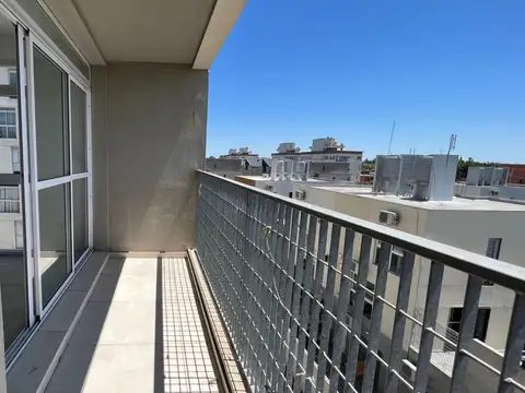 Unamuno 200, Piso 4