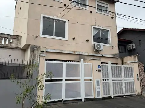 Duplex tres plantas IMPECABLE !!!! 3 o 4 dormitorios - 
