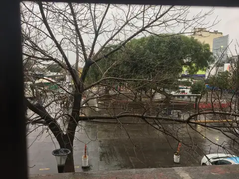 LOCAL COMERCIAL CENTRO DE MORON FRENTE A ESTACION